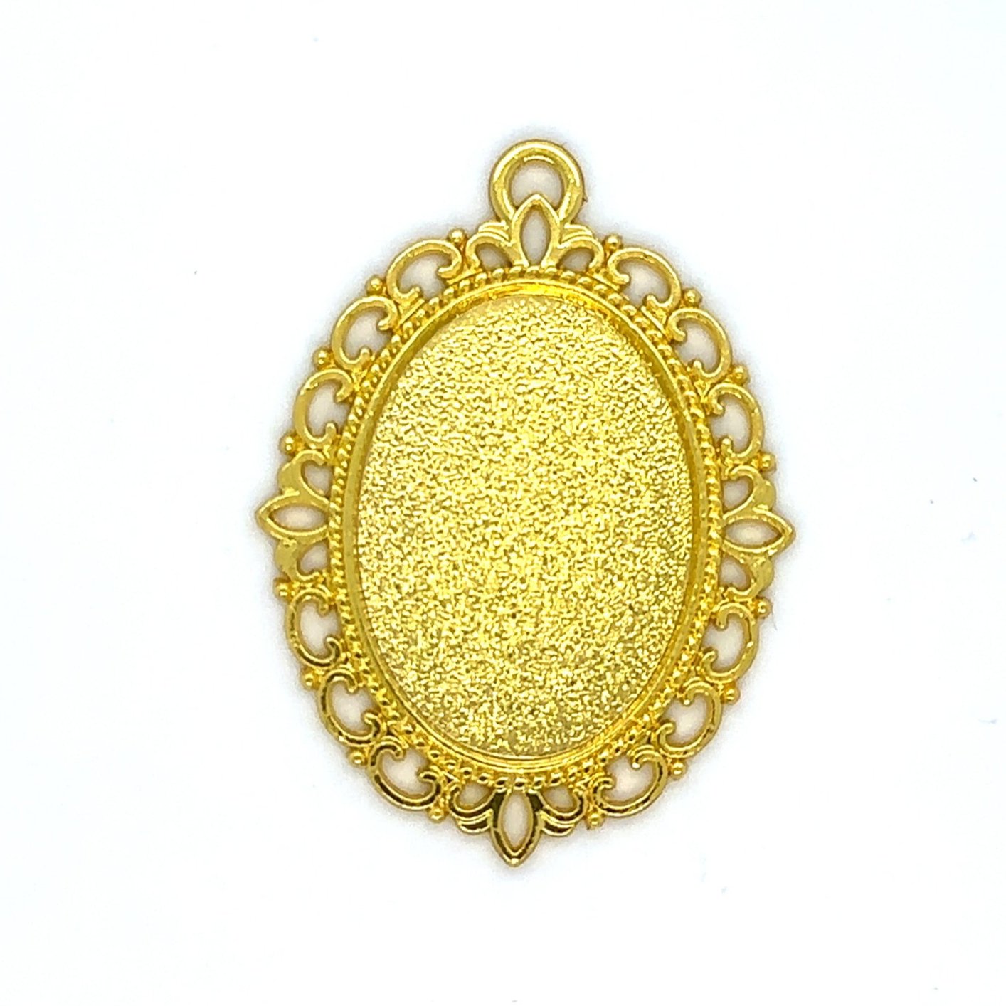 Lace Oval Pendant, Bright Gold